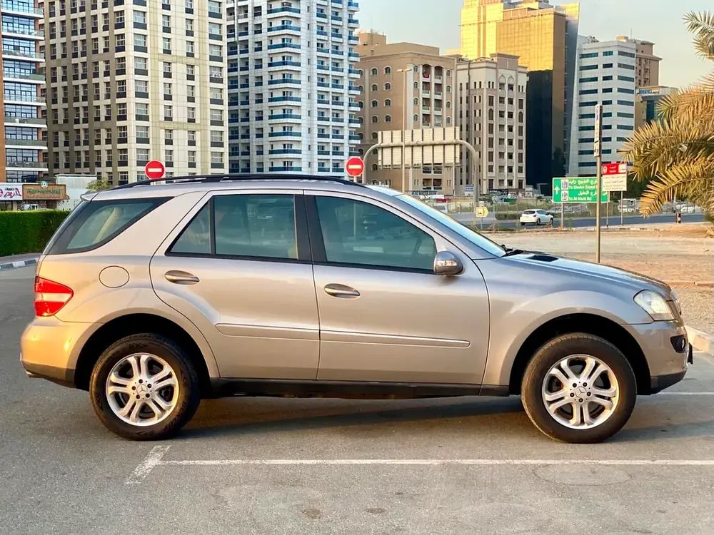 2006 MERCEDES ML-350 AMG 4MATIC  || GCC FULL AGENCY SERVICE || ORIGINAL PAINT || ONE OWNER ONLY - Image 7