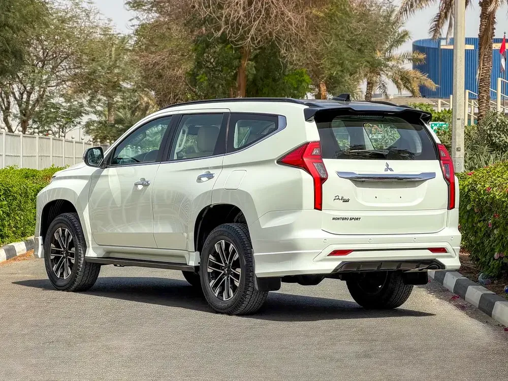 MITSUBISHI MONTERO SPORT 2023 GCC (81,844KM) - Image 4
