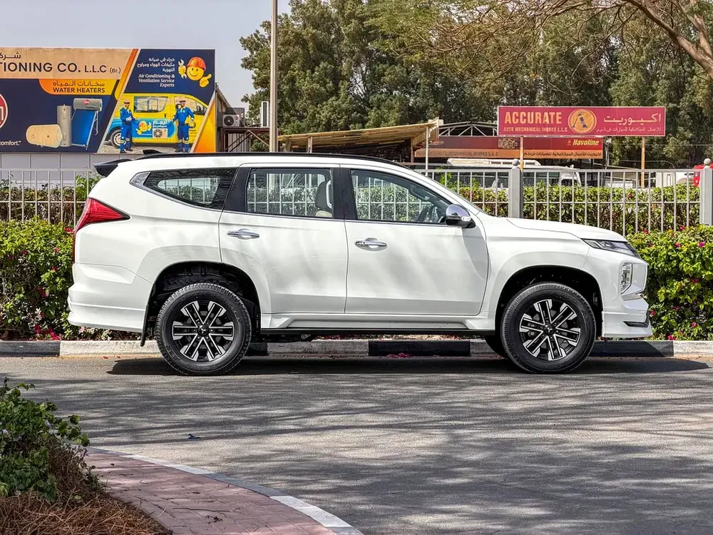MITSUBISHI MONTERO SPORT 2023 GCC (81,844KM) - Image 7