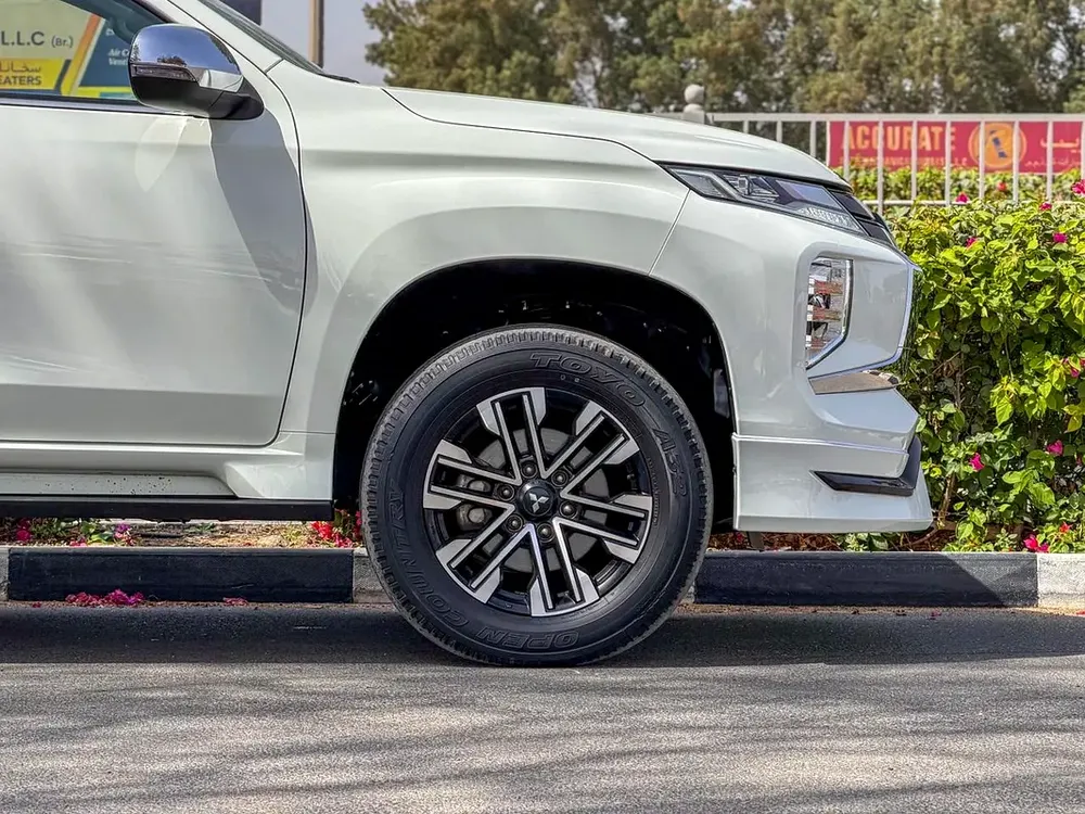 MITSUBISHI MONTERO SPORT 2023 GCC (81,844KM) - Image 8