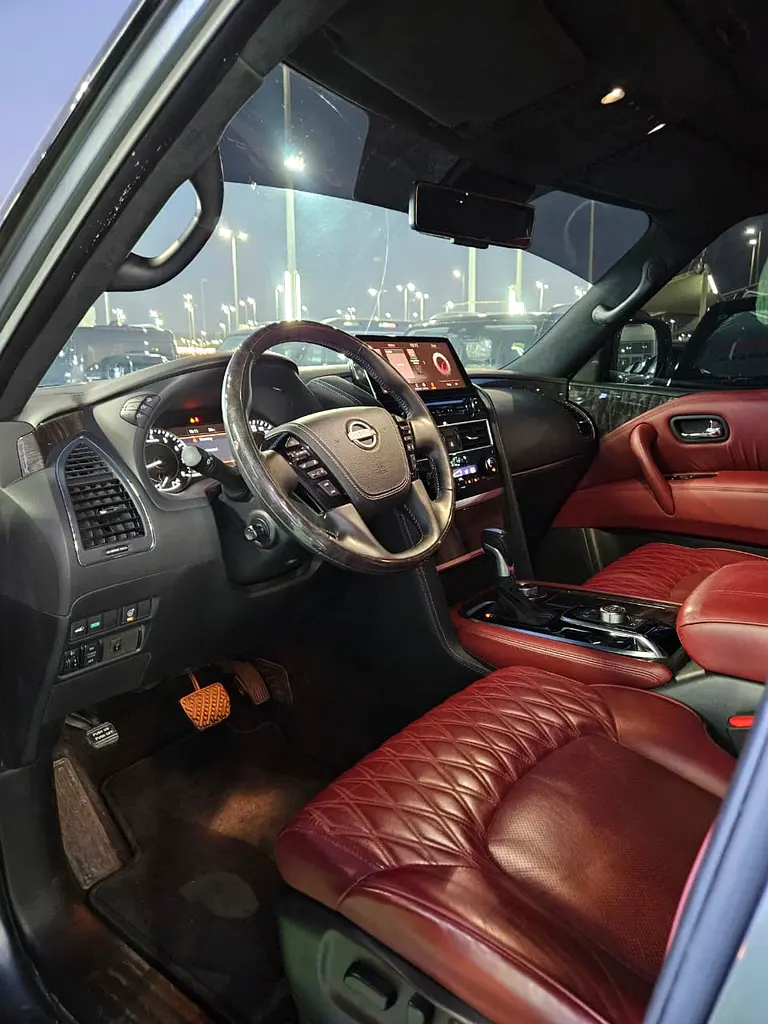 Nissan Patrol Platinum 2023 | V8 400hp | GCC | VIP Custom Interior | Starlight Ceiling - Image 10