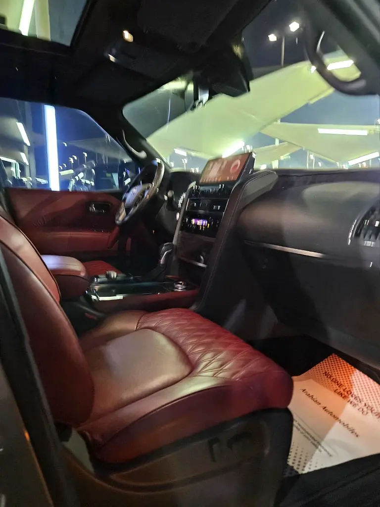 Nissan Patrol Platinum 2023 | V8 400hp | GCC | VIP Custom Interior | Starlight Ceiling - Image 13
