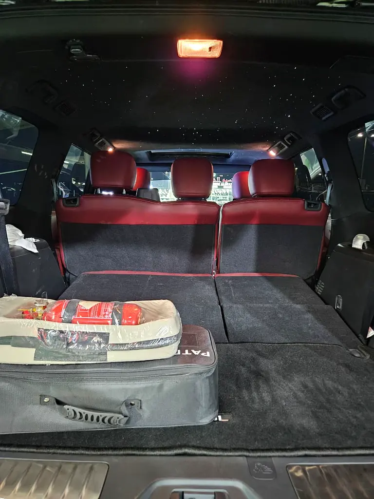 Nissan Patrol Platinum 2023 | V8 400hp | GCC | VIP Custom Interior | Starlight Ceiling - Image 19