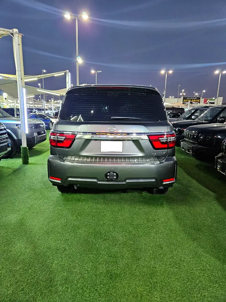 Nissan Patrol Platinum 2023 | V8 400hp | GCC | VIP Custom Interior | Starlight Ceiling - Image 4