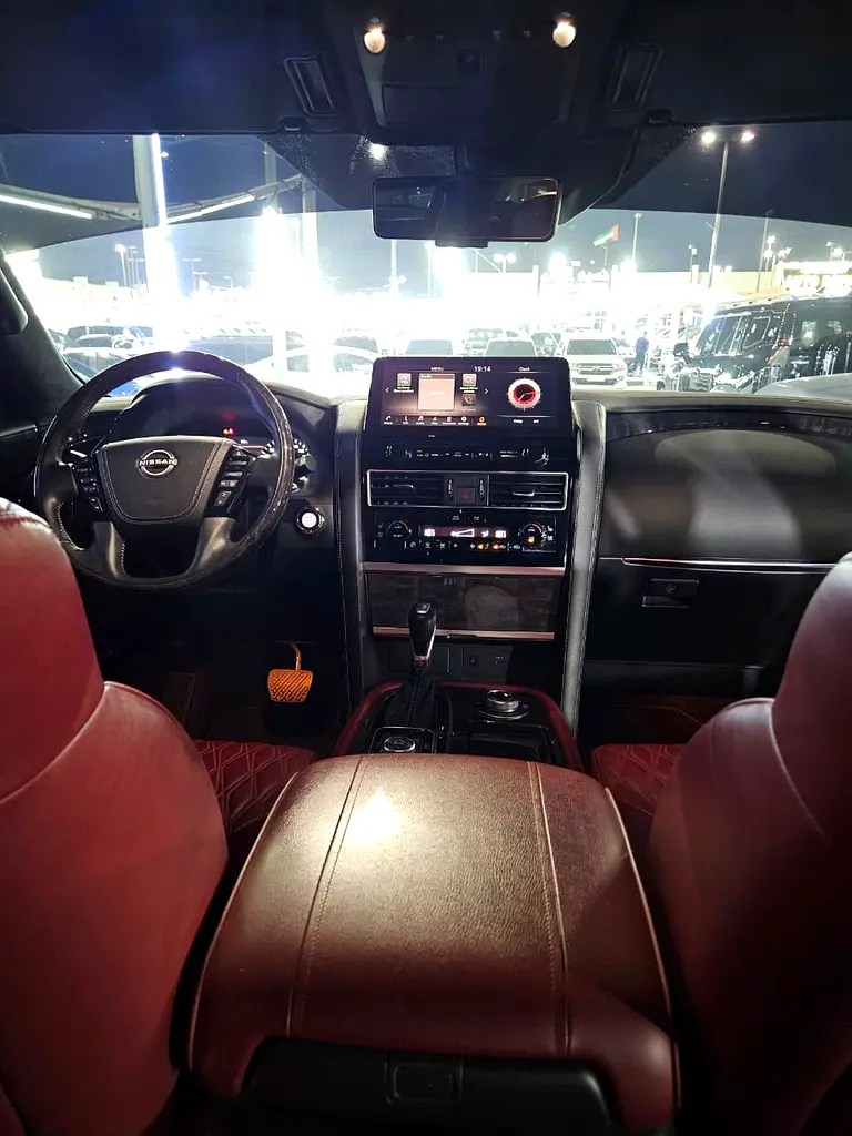 Nissan Patrol Platinum 2023 | V8 400hp | GCC | VIP Custom Interior | Starlight Ceiling - Image 9
