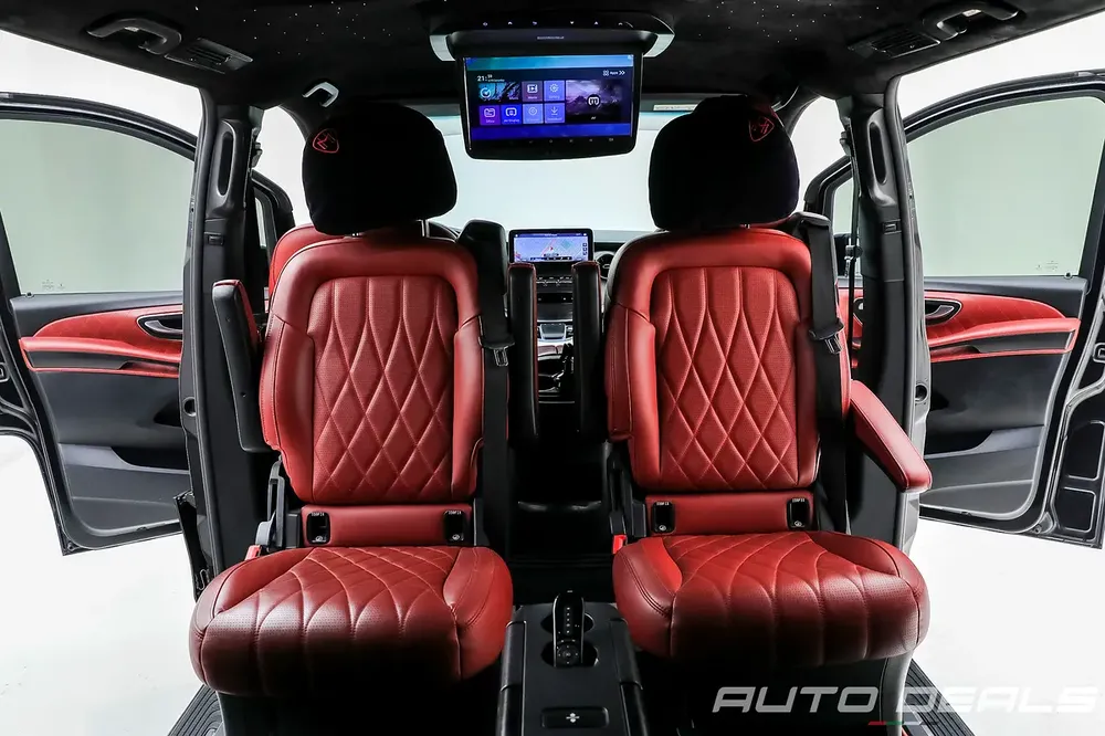 2021 Mercedes Benz Viano V 250 Maybach | GCC Specs | Excellent Condition | VIP Exclusive Interior - Image 16