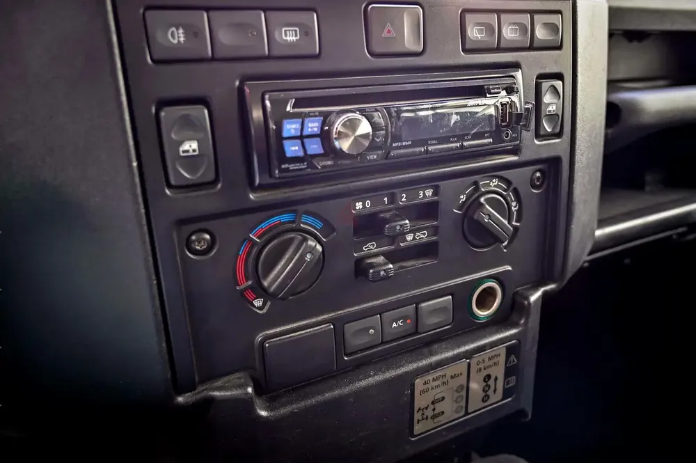 2012 Land Rover Defender 110 Station Wagon 2.2L | GCC Specifications - Image 13