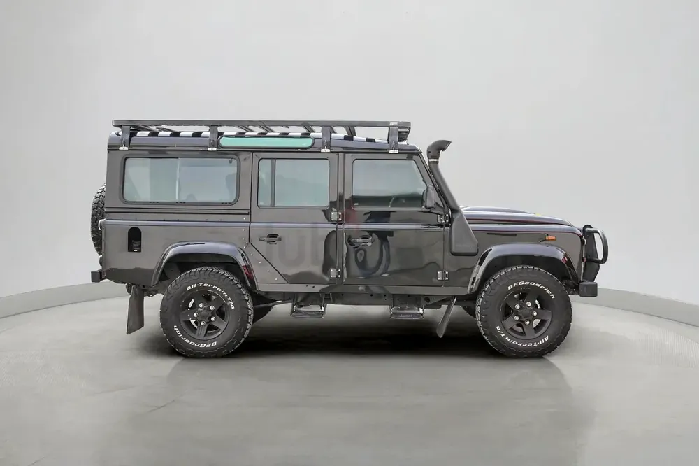 2012 Land Rover Defender 110 Station Wagon 2.2L | GCC Specifications - Image 4