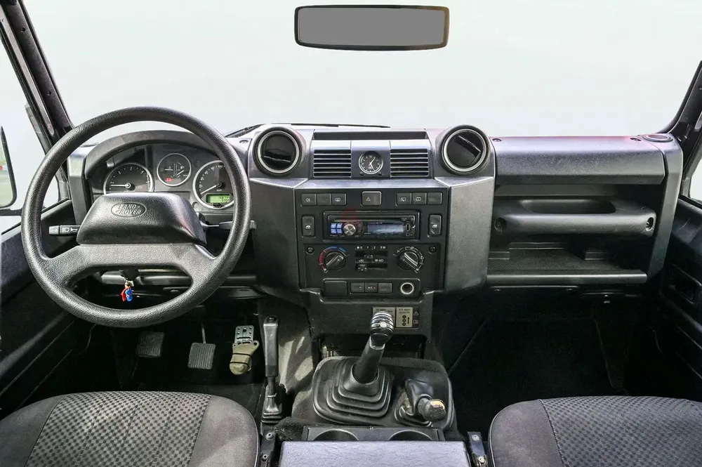 2012 Land Rover Defender 110 Station Wagon 2.2L | GCC Specifications - Image 9