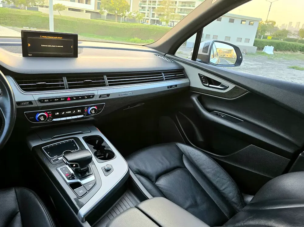 Audi Q7 2018 45TFSI Quattro | 3.0L - 6 Cylinder | 2 Keys | Full Service History | Single Owner | GCC - Image 12