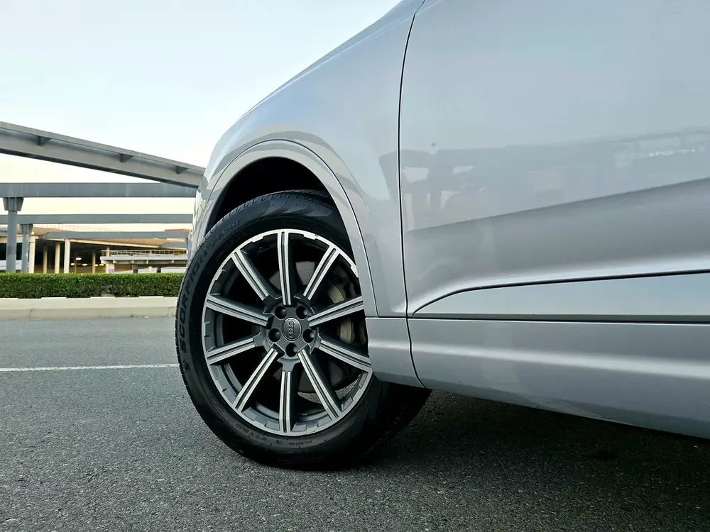 Audi Q7 2018 45TFSI Quattro | 3.0L - 6 Cylinder | 2 Keys | Full Service History | Single Owner | GCC - Image 6