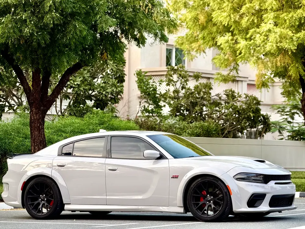 2019 Dodge Charger 6.4L SRT8 Super Bee - In Amazing Condition - Image 5