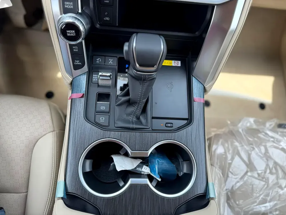 Toyota Land Cruiser VXR HEV 3.5L 2025 GCC Specs - Image 11