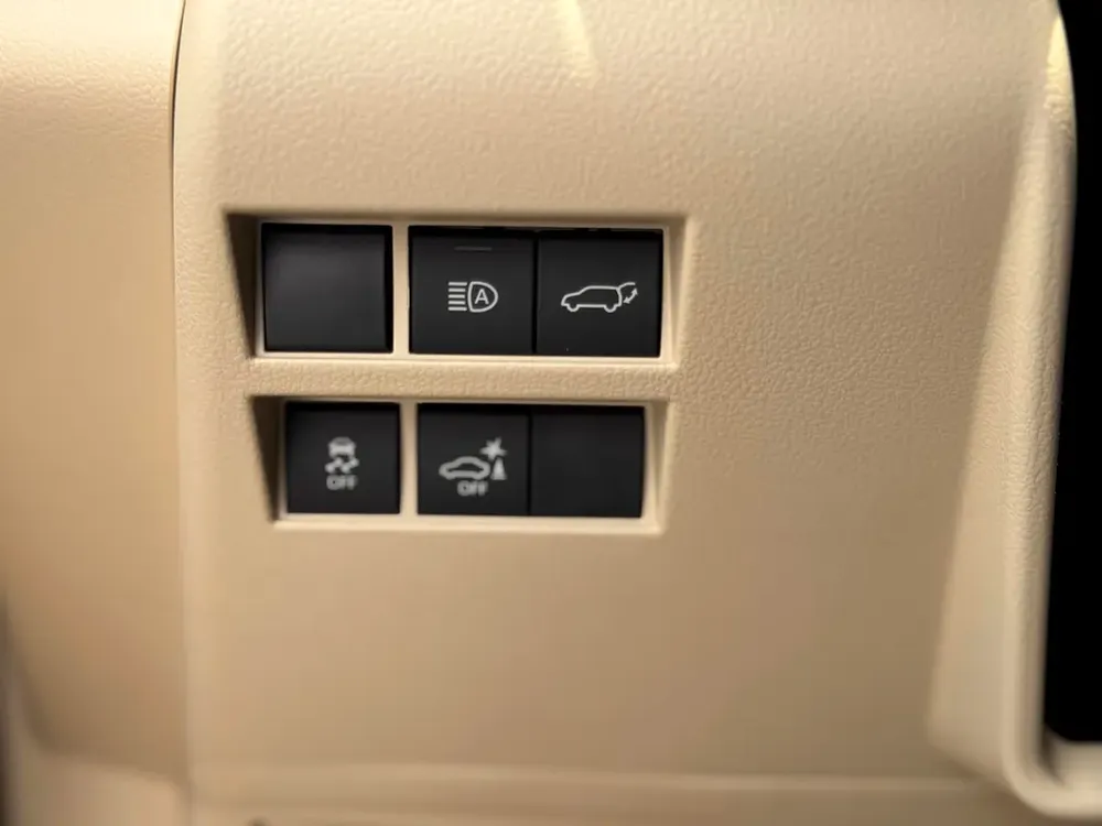 Toyota Land Cruiser VXR HEV 3.5L 2025 GCC Specs - Image 18