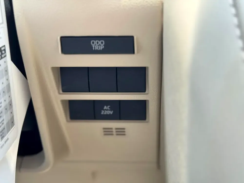 Toyota Land Cruiser VXR HEV 3.5L 2025 GCC Specs - Image 19
