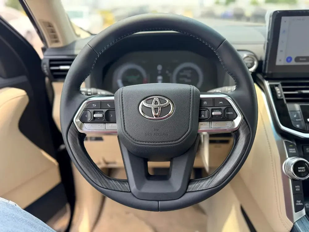 Toyota Land Cruiser VXR HEV 3.5L 2025 GCC Specs - Image 7