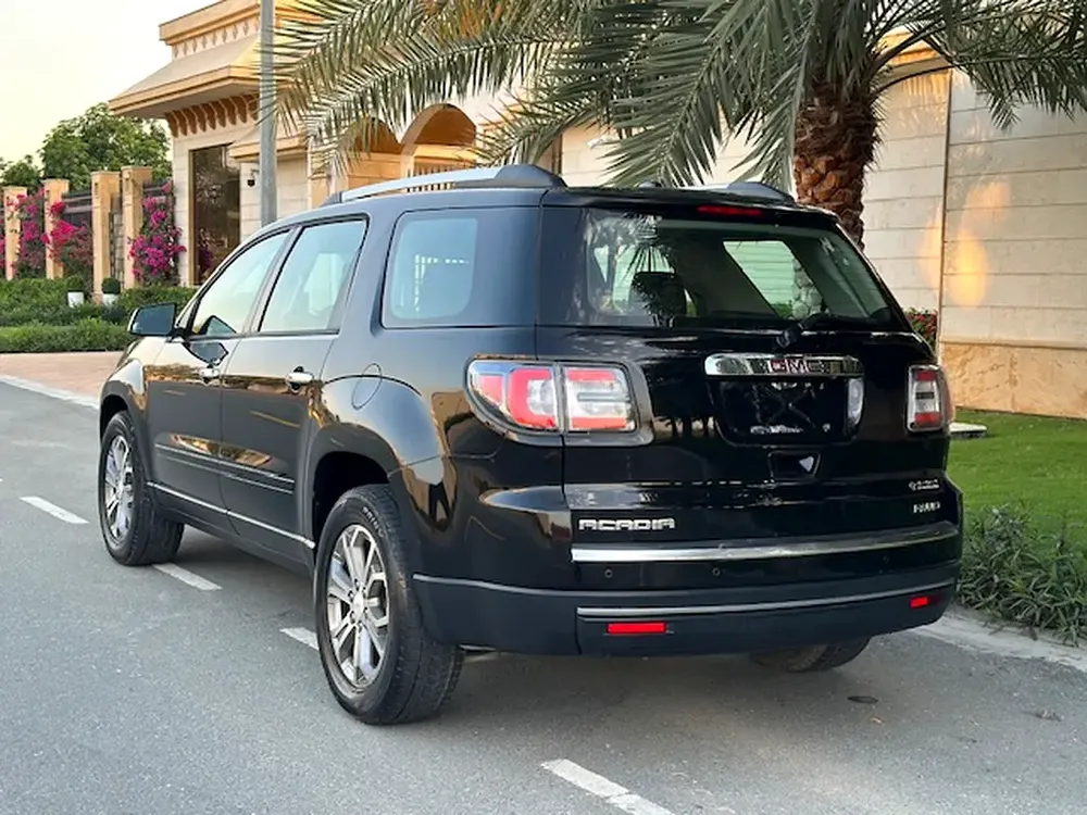 GMC Acadia SLE AWD 2016 - GCC Specs - Well Maintained - Image 4