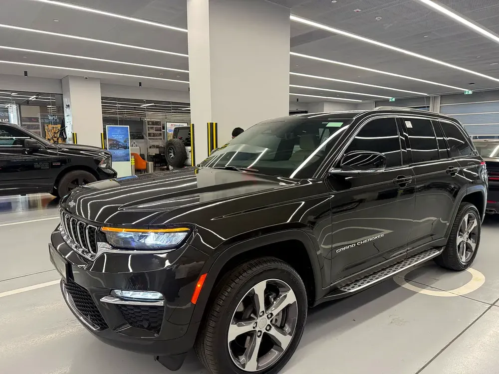 JEEP GRAND CHEROKEE 3.6L Limited+ - Image 4