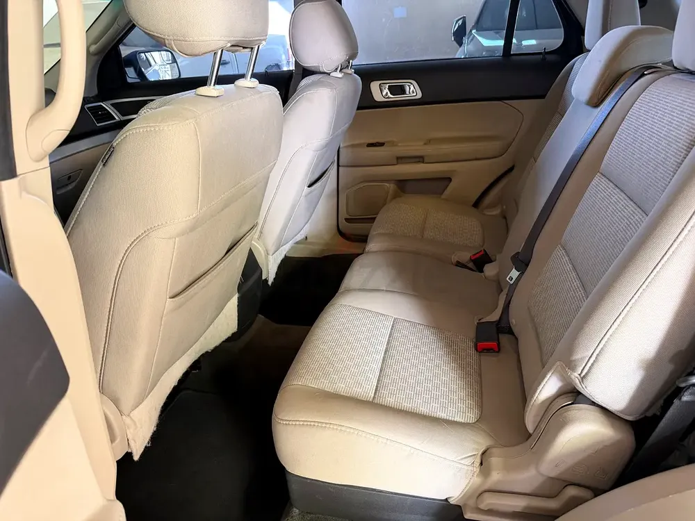 Ford Explorer XLT 2013 GCC Specs- 7 Seater - Well Maintained SUV - Image 8