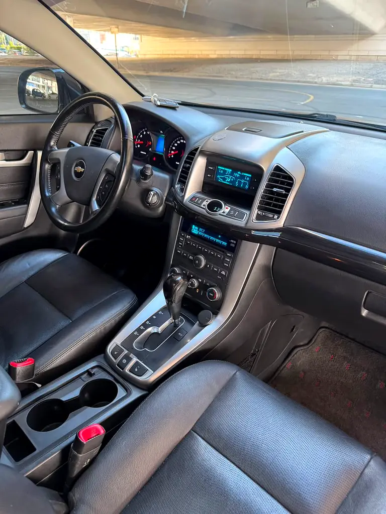 2013 Chevrolet Captiva LTZ Full Option GCC 7 seater - Image 12