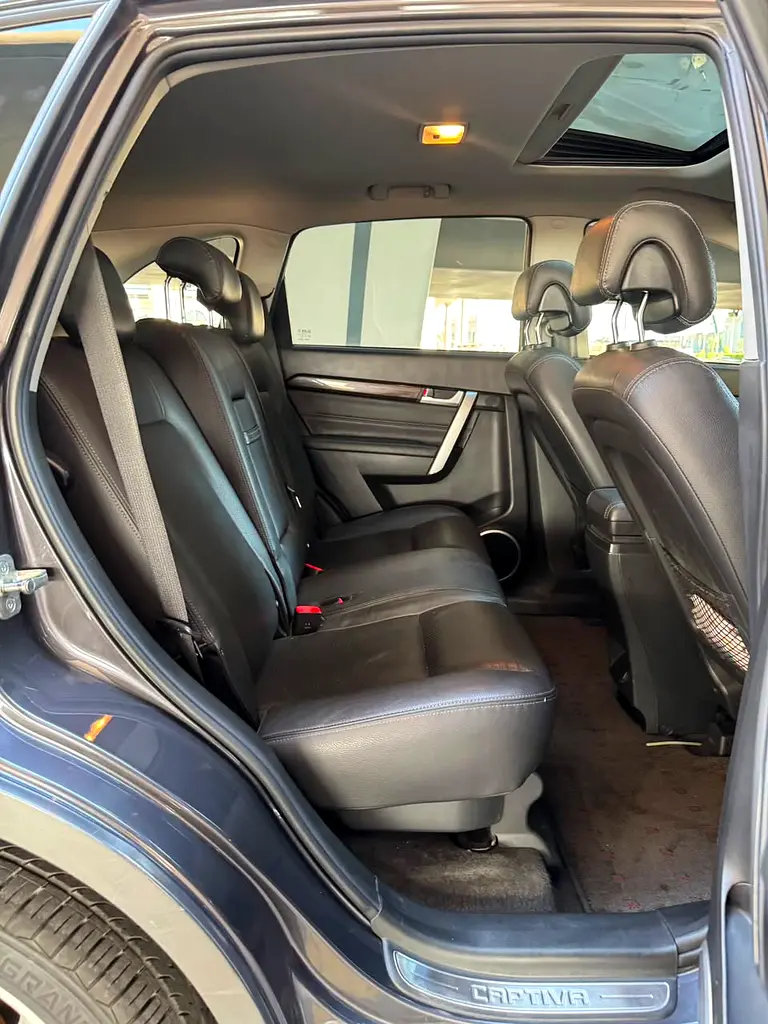 2013 Chevrolet Captiva LTZ Full Option GCC 7 seater - Image 13