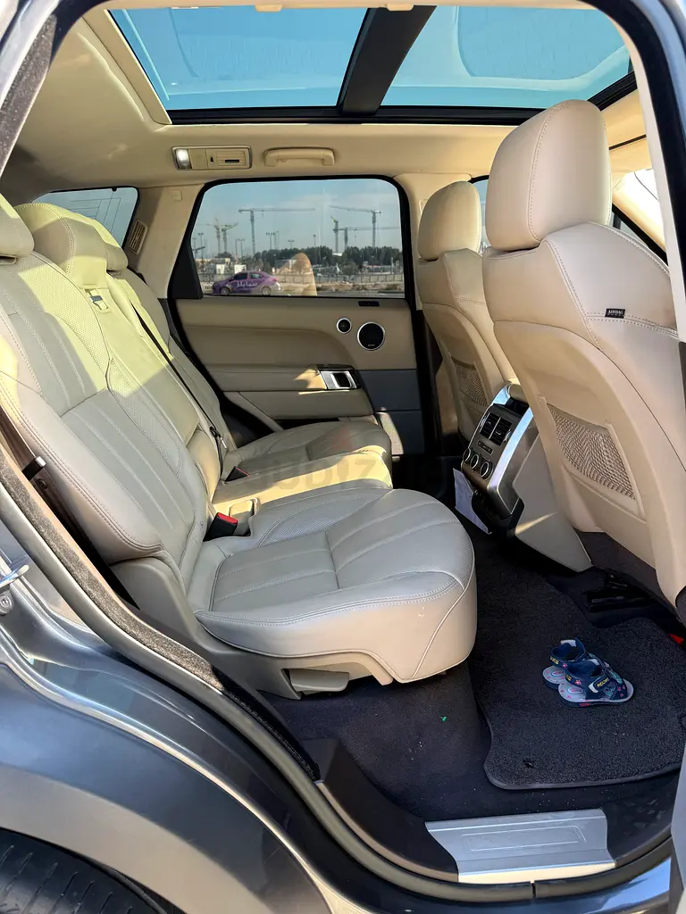 2016 Land Rover Range Rover Sport HSE | GCC Specs | Low Mileage | Pristine Condition - Image 10