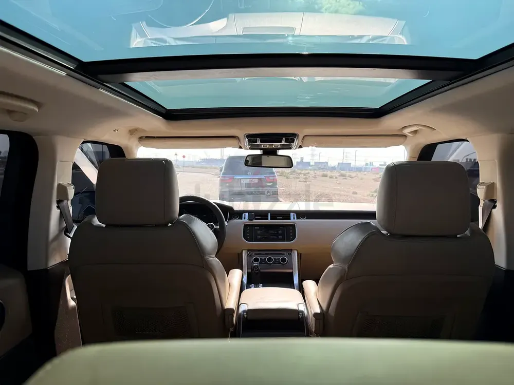 2016 Land Rover Range Rover Sport HSE | GCC Specs | Low Mileage | Pristine Condition - Image 11