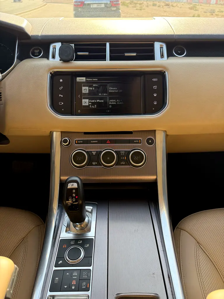 2016 Land Rover Range Rover Sport HSE | GCC Specs | Low Mileage | Pristine Condition - Image 6