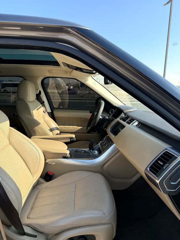 2016 Land Rover Range Rover Sport HSE | GCC Specs | Low Mileage | Pristine Condition - Image 8