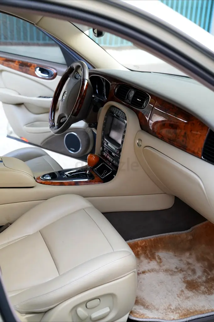Jaguar XJ 2006 GCC Specs V6 Luxury Sedan - Image 12