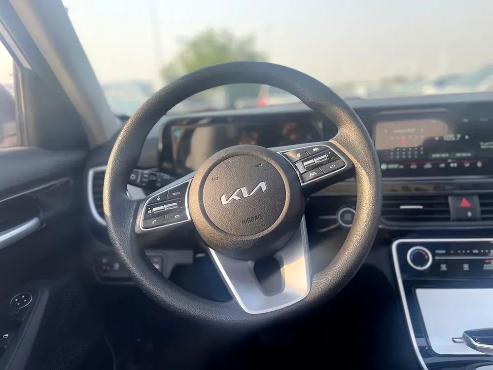 2025 KIA SELTOS 1.5L BLACK ROOF WITH ELECTRIC SEAT - Image 10