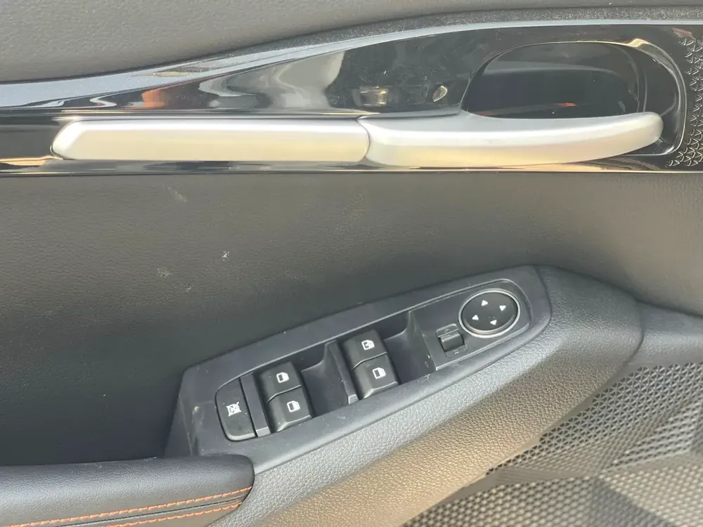 2025 KIA SELTOS 1.5L BLACK ROOF WITH ELECTRIC SEAT - Image 11