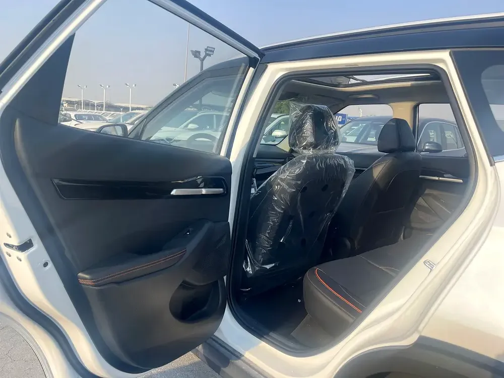2025 KIA SELTOS 1.5L BLACK ROOF WITH ELECTRIC SEAT - Image 15