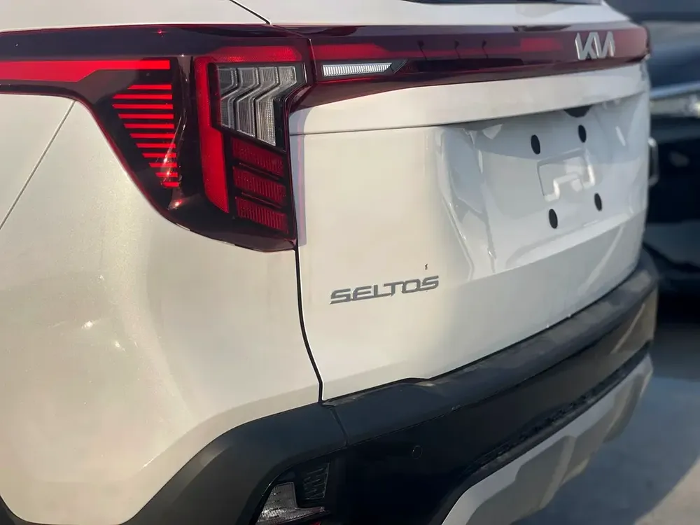 2025 KIA SELTOS 1.5L BLACK ROOF WITH ELECTRIC SEAT - Image 17