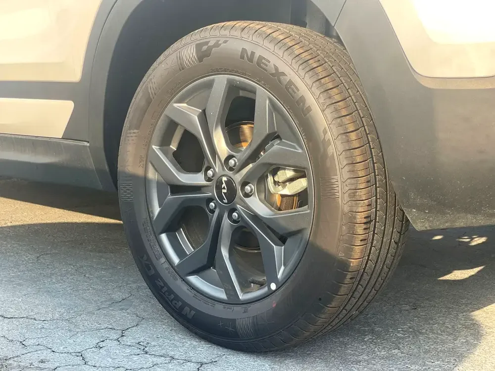 2025 KIA SELTOS 1.5L BLACK ROOF WITH ELECTRIC SEAT - Image 18