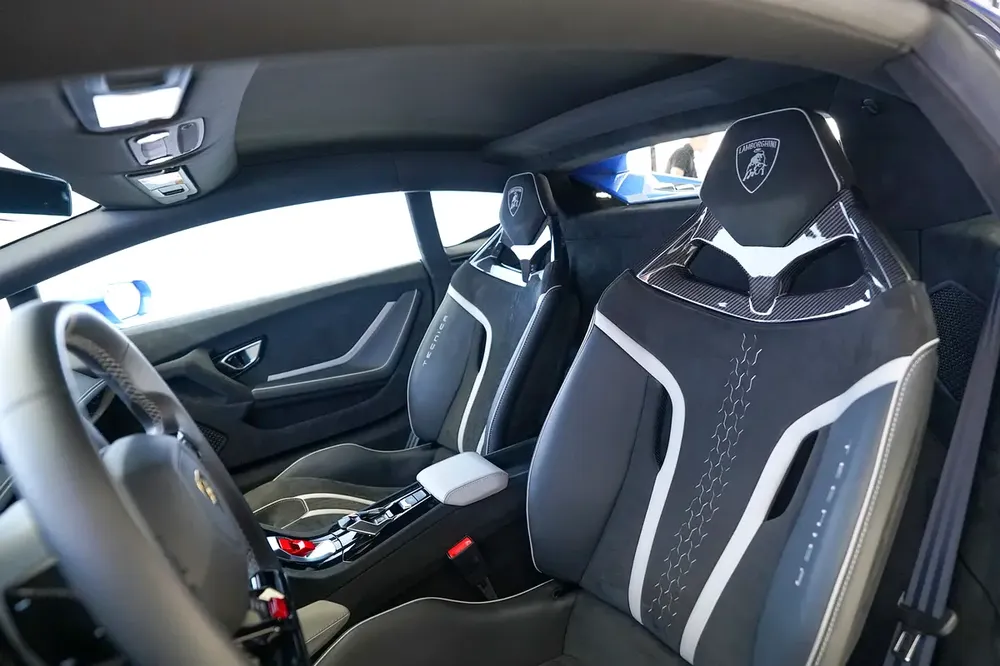 HURACAN TECNICA | CARBON INTERIOR | ALCANTARA SEATS | WARRANTY AVAILABLE - Image 10