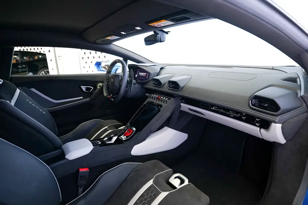 HURACAN TECNICA | CARBON INTERIOR | ALCANTARA SEATS | WARRANTY AVAILABLE - Image 11