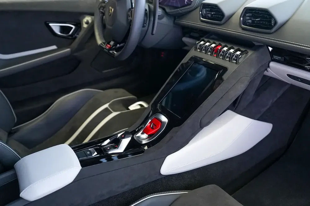 HURACAN TECNICA | CARBON INTERIOR | ALCANTARA SEATS | WARRANTY AVAILABLE - Image 12