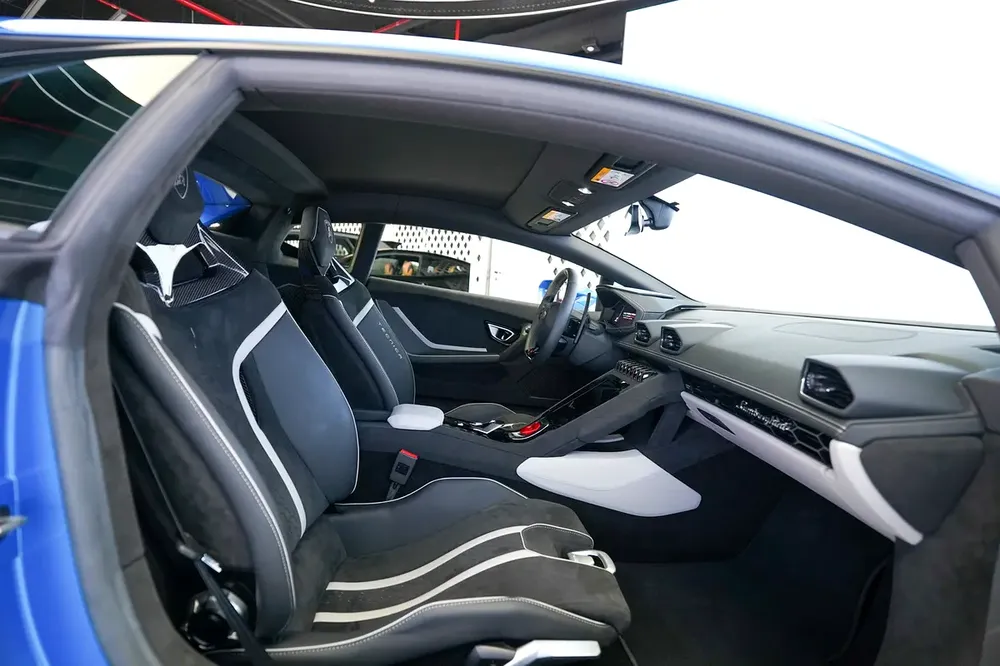 HURACAN TECNICA | CARBON INTERIOR | ALCANTARA SEATS | WARRANTY AVAILABLE - Image 13