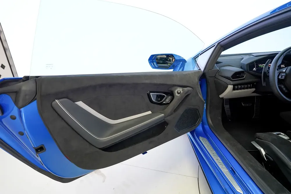 HURACAN TECNICA | CARBON INTERIOR | ALCANTARA SEATS | WARRANTY AVAILABLE - Image 7