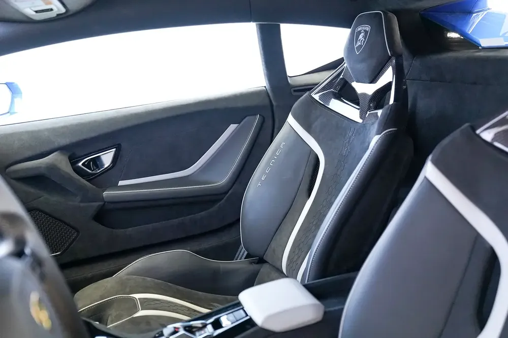 HURACAN TECNICA | CARBON INTERIOR | ALCANTARA SEATS | WARRANTY AVAILABLE - Image 9