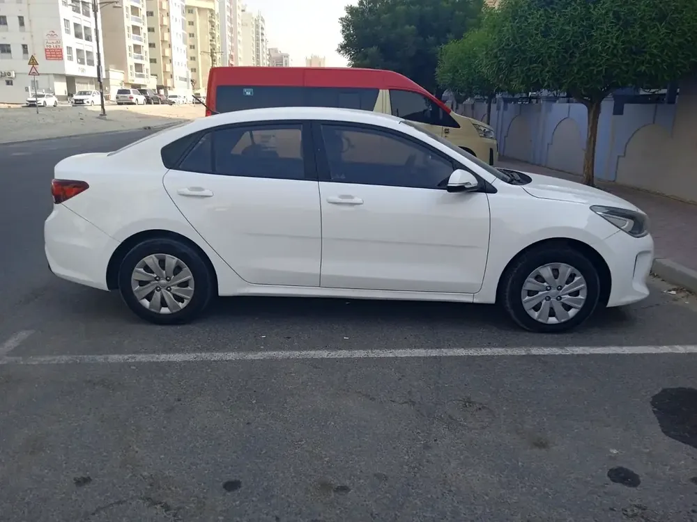 Kia Rio 2019 GCC SPECS LADY DRIVEN - Image 5