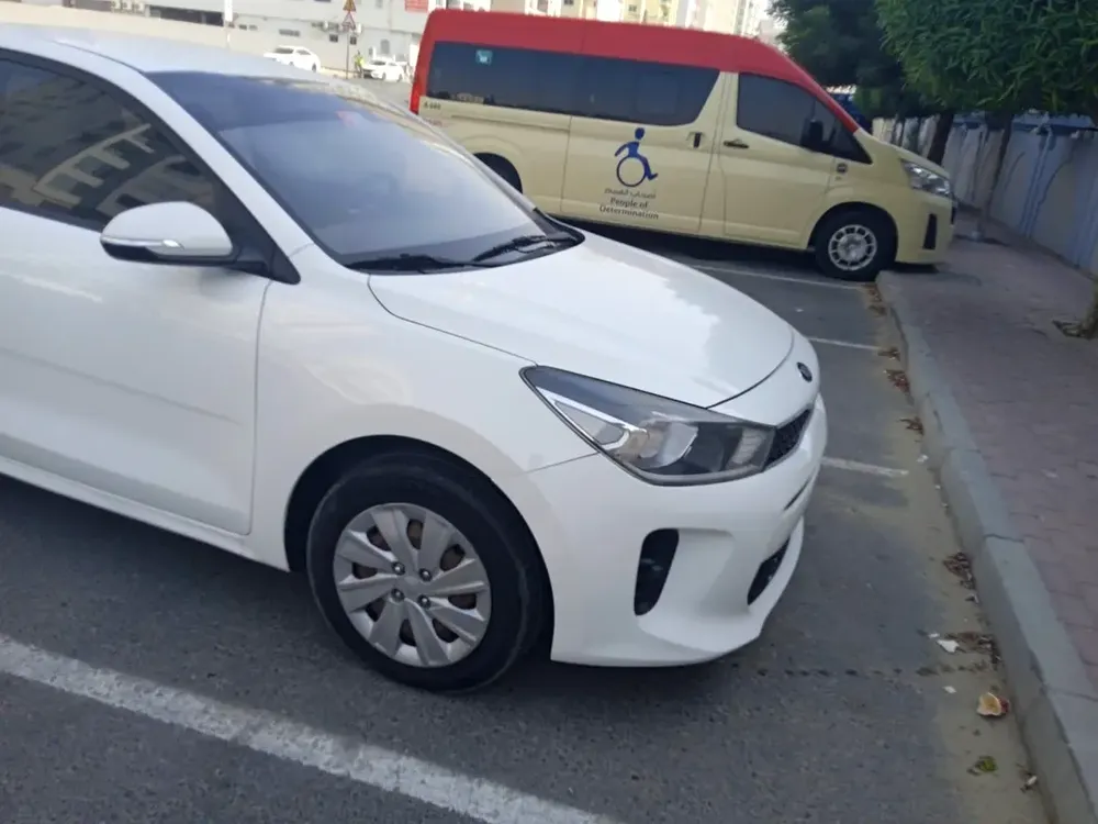 Kia Rio 2019 GCC SPECS LADY DRIVEN - Image 6
