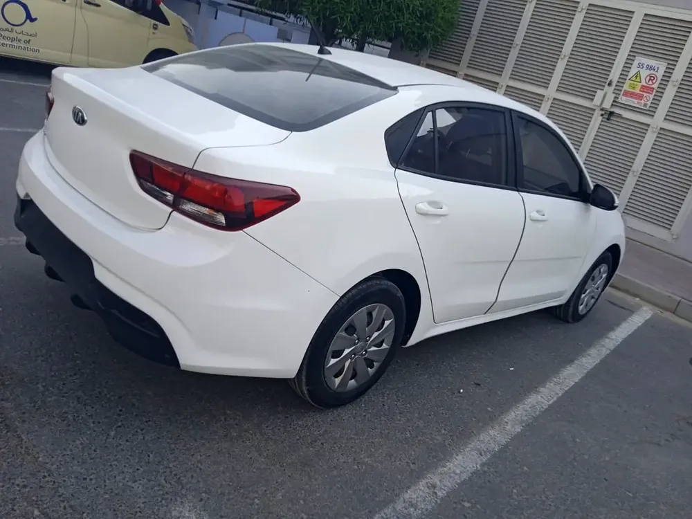 Kia Rio 2019 GCC SPECS LADY DRIVEN - Image 7