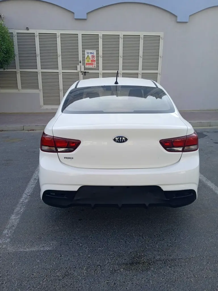 Kia Rio 2019 GCC SPECS LADY DRIVEN - Image 8
