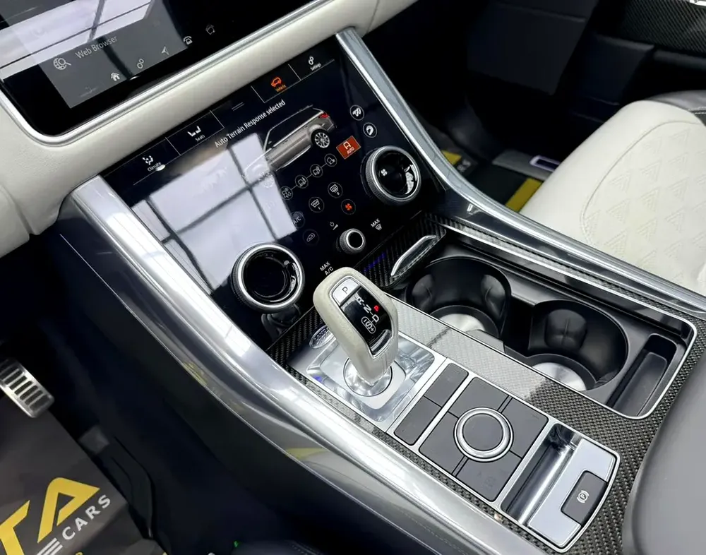 2022 Range Rover Sport SVR Carbon Edition, 2028 RR Warranty, Full RR Service History, Low Km, GCC - Image 17