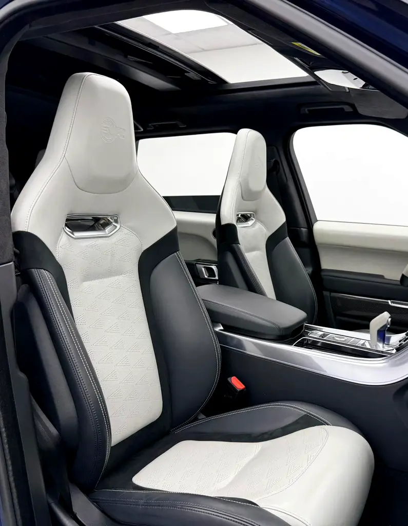 2022 Range Rover Sport SVR Carbon Edition, 2028 RR Warranty, Full RR Service History, Low Km, GCC - Image 18