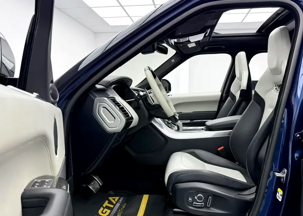 2022 Range Rover Sport SVR Carbon Edition, 2028 RR Warranty, Full RR Service History, Low Km, GCC - Image 9
