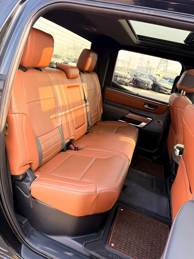 TOYOTA TUNDRA PLATINUM 4x4  - 2023 PANORAMIC ROOF - Excellent Condition  3. 4 - V6 - Image 11