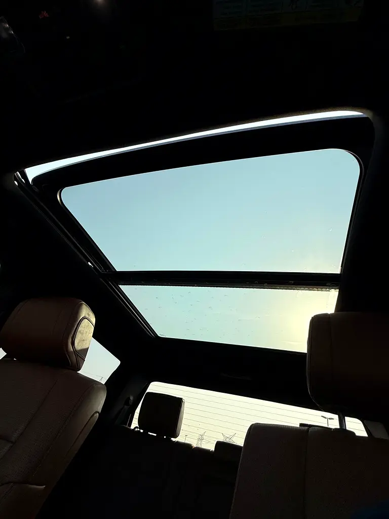 TOYOTA TUNDRA PLATINUM 4x4  - 2023 PANORAMIC ROOF - Excellent Condition  3. 4 - V6 - Image 16
